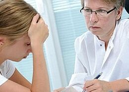 Konsultieren Sie bei Schmerzen unter dem linken Schulterblatt einen Spezialisten.